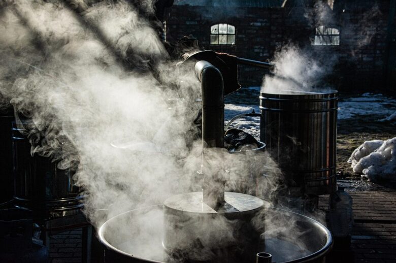 DESTYLACJA CYTRUSÓW NA ZJEŹDZIE AKADEMII  DESTYLACJI W DARŁOWIE